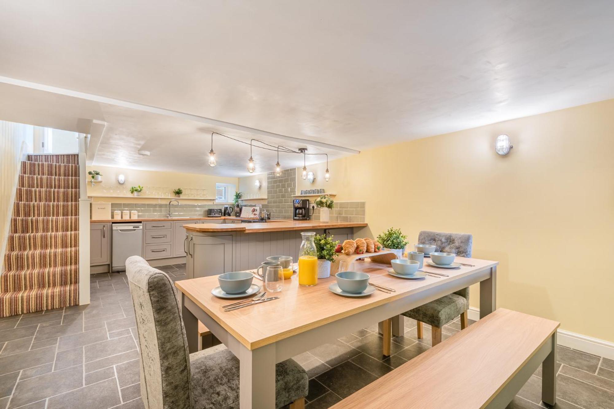 Lakeland - Sleeps 6 *